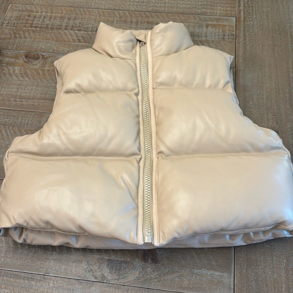 OLIVACEOUS liza faux leather cropped puffer vest in tan - Picture 1 of 11